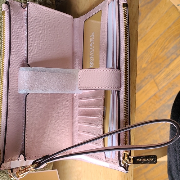 RARE FIND..NWT Michael Kors Double Zip Jet Set Wristlet (AUTHENTIC) - Picture 4 of 4